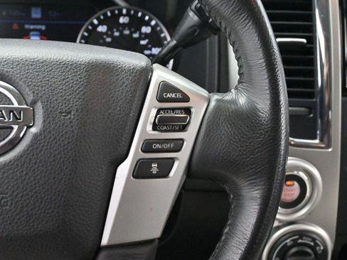 Used 2021 Nissan Titan SV w/ SV Convenience Package image 15