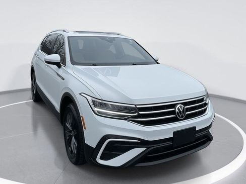 Used 2022 Volkswagen Tiguan SE w/ Panoramic Sunroof Package image 1