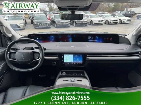 Used 2025 Lincoln Navigator Reserve AWD/4WD image 15