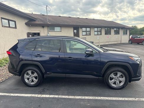 Used 2022 Toyota RAV4 XLE w/ Convenience Package AWD/4WD image 2