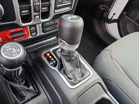 Used 2025 Jeep Wrangler Unlimited Rubicon image 15