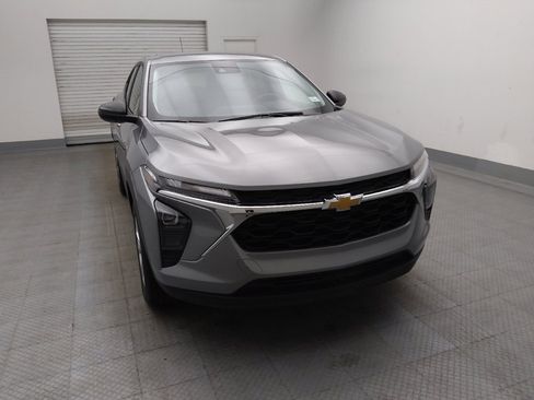 Used 2025 Chevrolet Trax LS FWD image 14