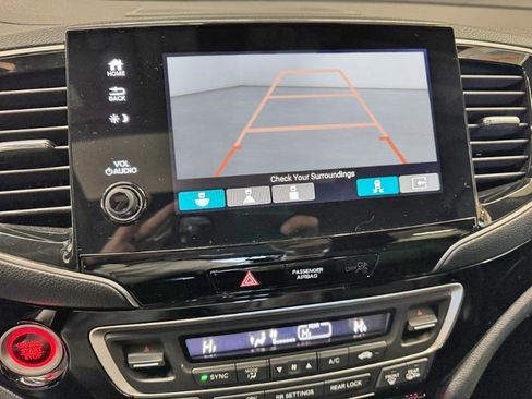 Used 2019 Honda Pilot Touring image 17