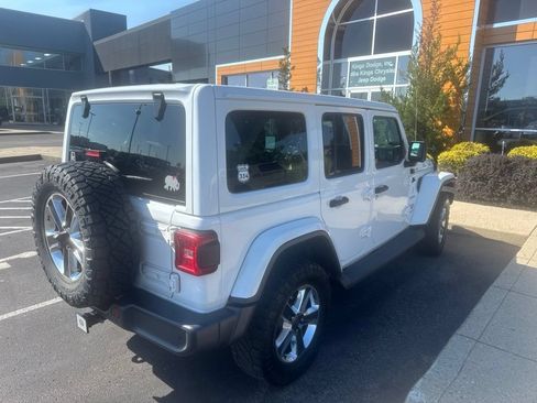 Used 2019 Jeep Wrangler Unlimited Sahara AWD/4WD image 3