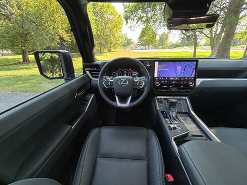 Used 2026 Lexus GX 550 w/ Accessory Package (2T) AWD/4WD image 37