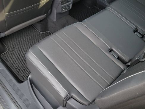 Used 2022 Volkswagen Tiguan SE image 35