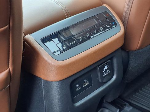 Used 2023 Nissan Pathfinder Platinum w/ Lighting Package (N93) AWD/4WD image 16
