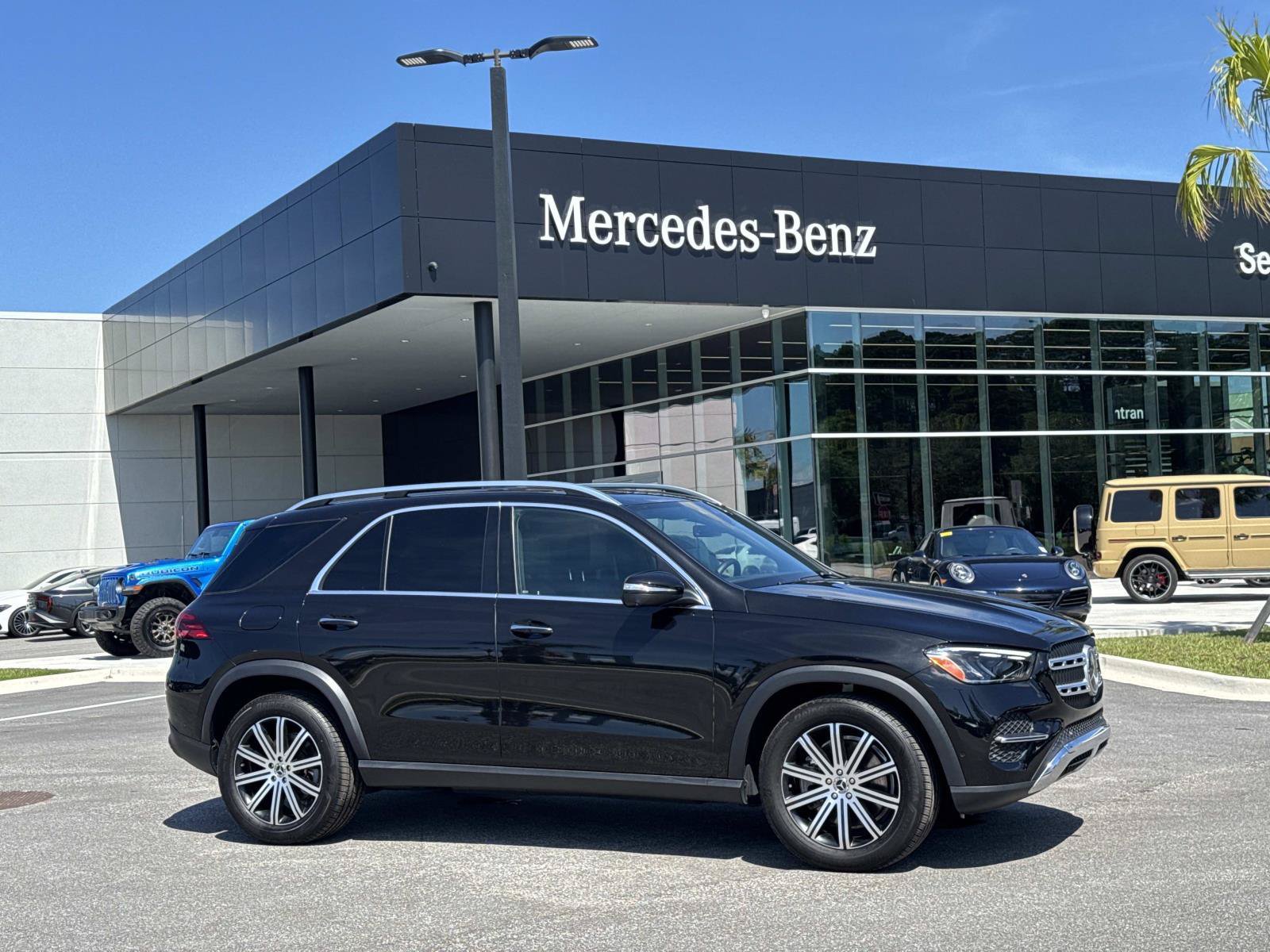 Used 2025 Mercedes-Benz GLE 450e 4MATIC w/ Driver Assistance Package image 1