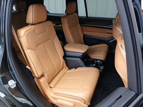 Used 2023 Jeep Grand Cherokee L Summit w/ Luxury Tech Group V AWD/4WD image 34