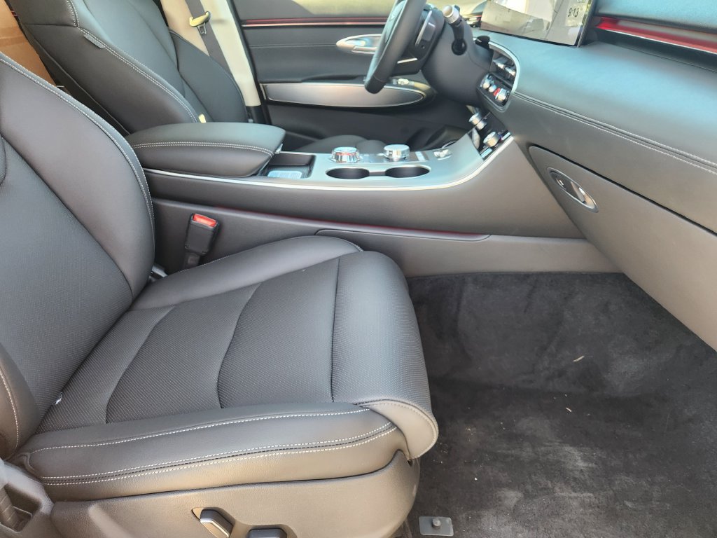New 2027 Genesis GV70 2.5T Select AWD/4WD image 14