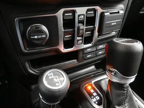 New 2025 Jeep Gladiator Sport image 23