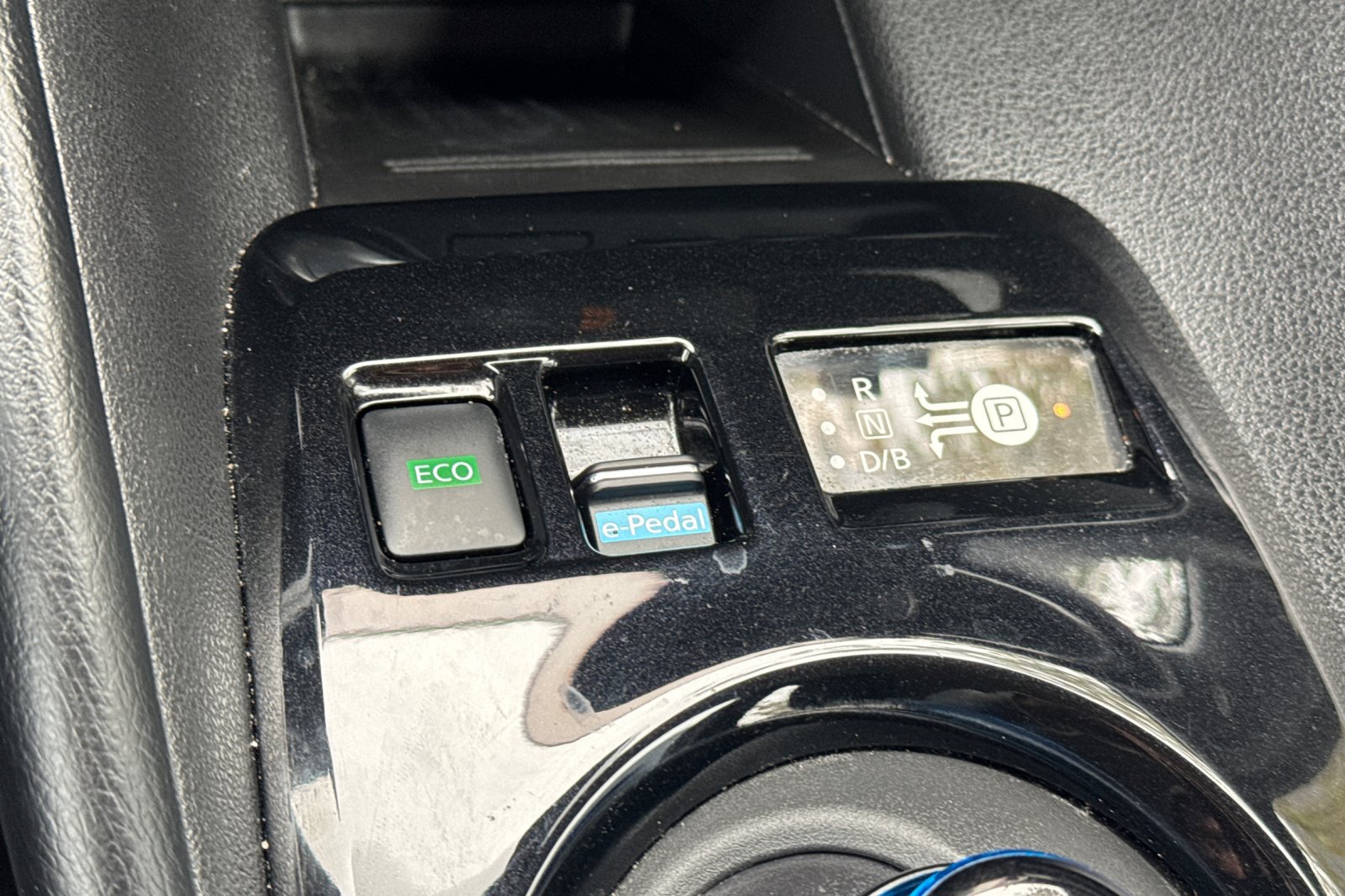 Certified 2025 Nissan Leaf SV Plus FWD image 33