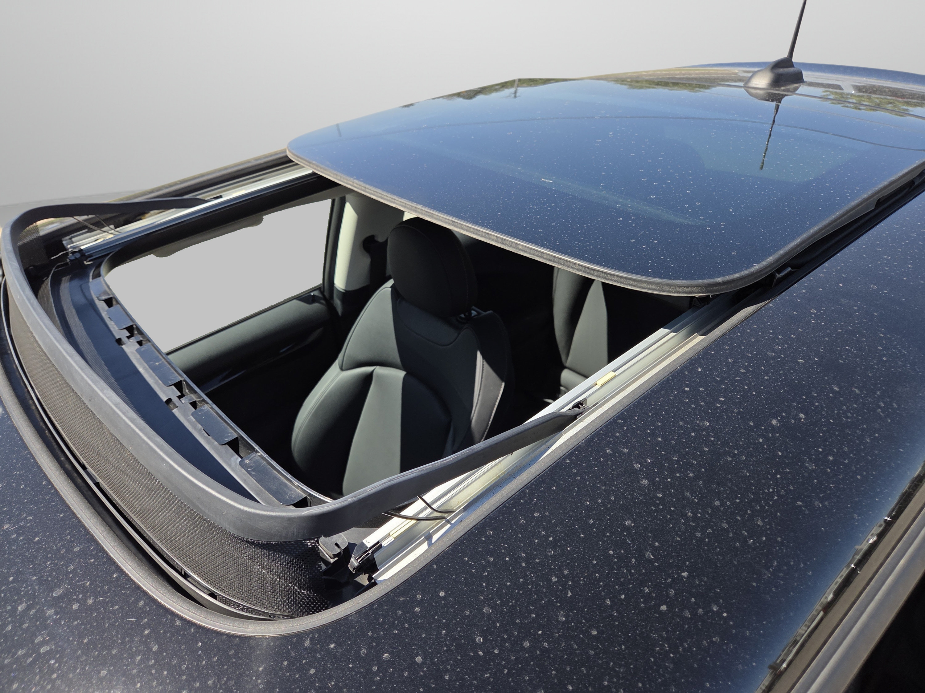 Used 2024 MINI Cooper SE FWD image 8
