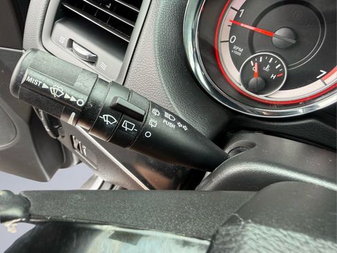 Used 2018 Dodge Grand Caravan SE FWD image 26