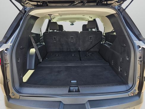 Used 2021 Chevrolet Traverse LS AWD/4WD image 18