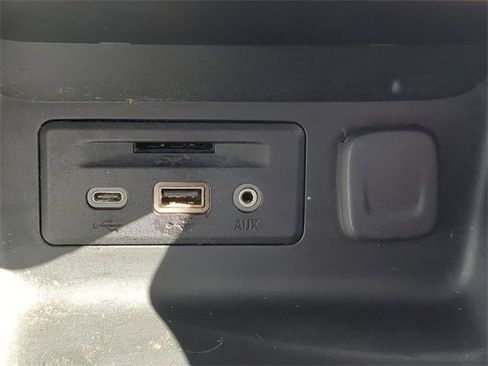 Used 2021 GMC Terrain SLT w/ Elevation Edition image 24