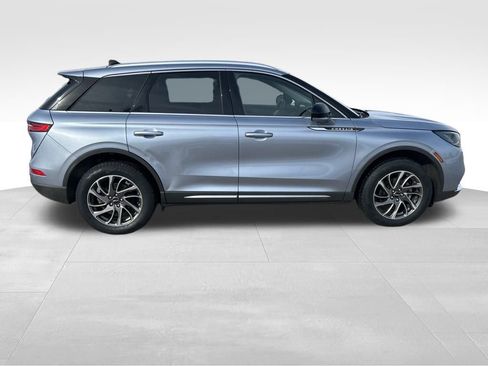 Used 2022 Lincoln Corsair Standard w/ Equipment Group 101A image 9