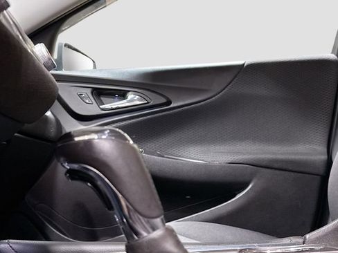 Used 2017 Chevrolet Malibu LT image 18