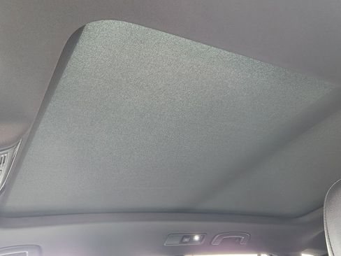 Used 2022 Volkswagen Tiguan SE R-Line image 14