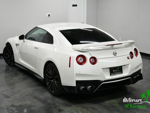 Used 2021 Nissan GT-R Premium image 5