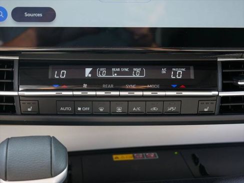 Certified 2026 Toyota Sienna XLE FWD image 18