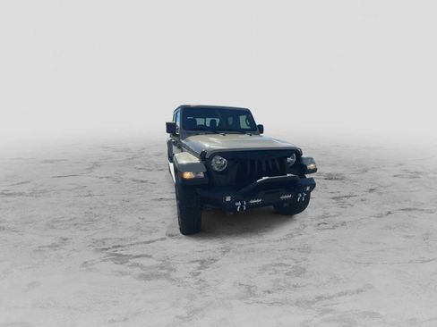 Used 2022 Jeep Gladiator Overland w/ Trailer Tow Package image 3
