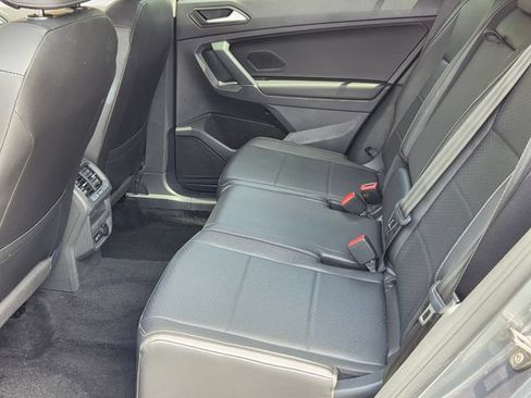 Used 2020 Volkswagen Tiguan SE AWD/4WD image 13