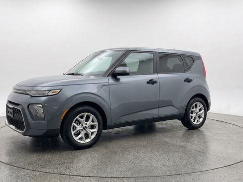 Used 2025 Kia Soul LX w/ LX Technology Package FWD image 3