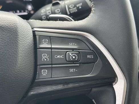 Used 2023 Jeep Grand Cherokee L Laredo image 24