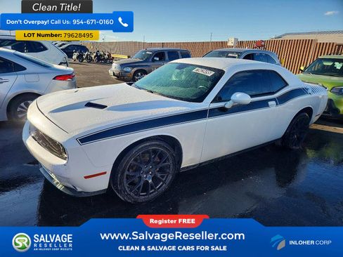 Used 2017 Dodge Challenger SXT image 1