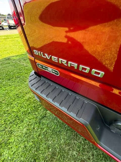 Used 2025 Chevrolet Silverado 1500 RST AWD/4WD image 25