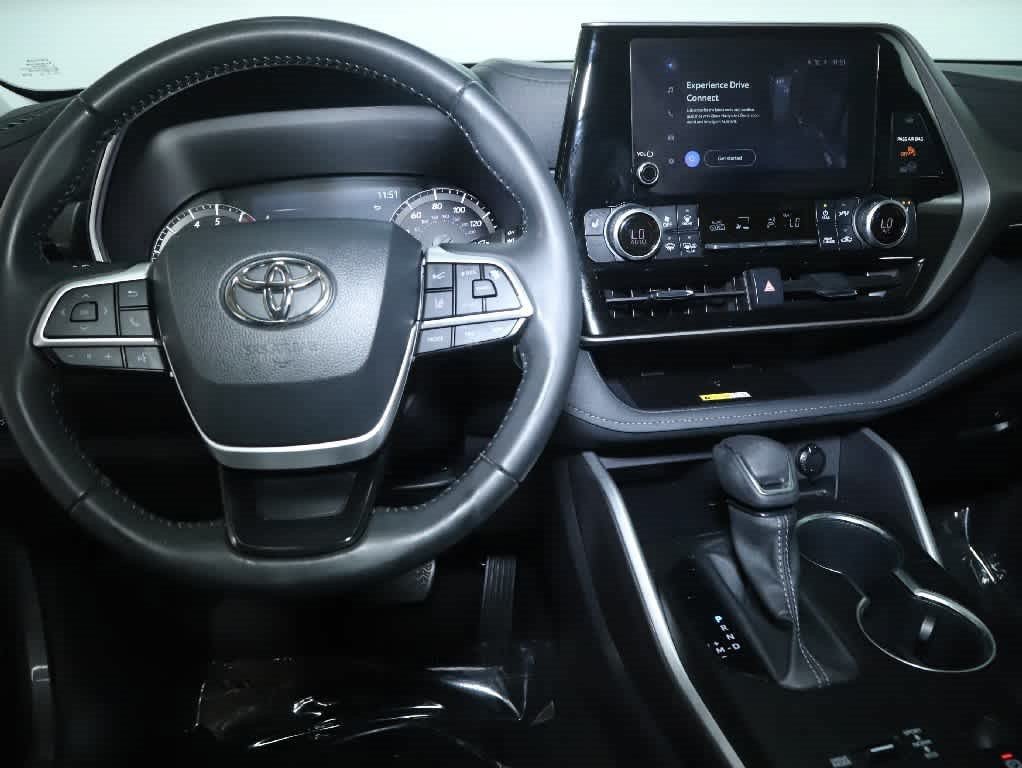 Used 2023 Toyota Highlander XLE FWD image 29