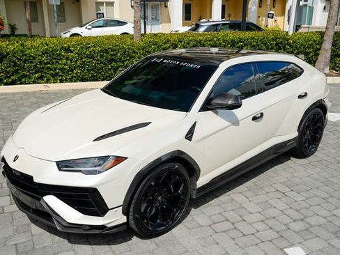 Used 2023 Lamborghini Urus Performante image 10