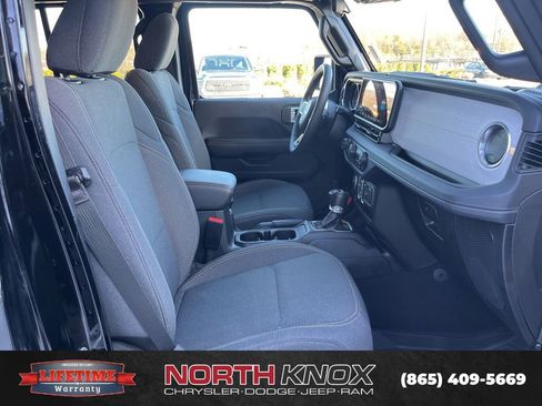 Used 2024 Jeep Wrangler Unlimited Sahara w/ Safety Group AWD/4WD image 25