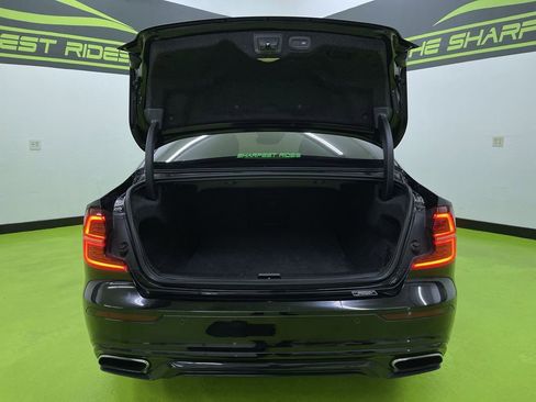 Used 2019 Volvo S60 T5 R-Design image 9