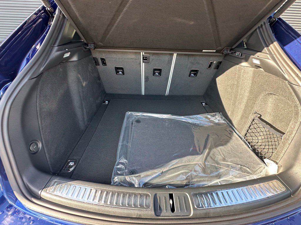 Certified 2026 Porsche Macan S AWD/4WD image 42