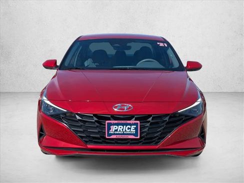 Certified 2021 Hyundai Elantra SE FWD image 2