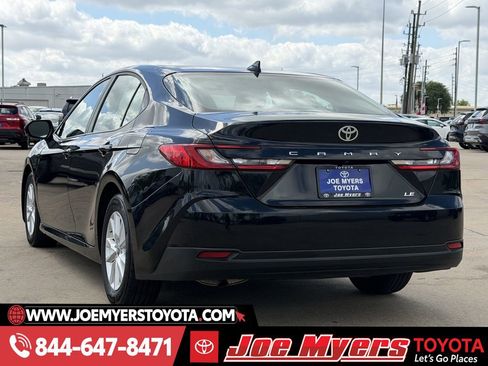 Used 2025 Toyota Camry LE image 7