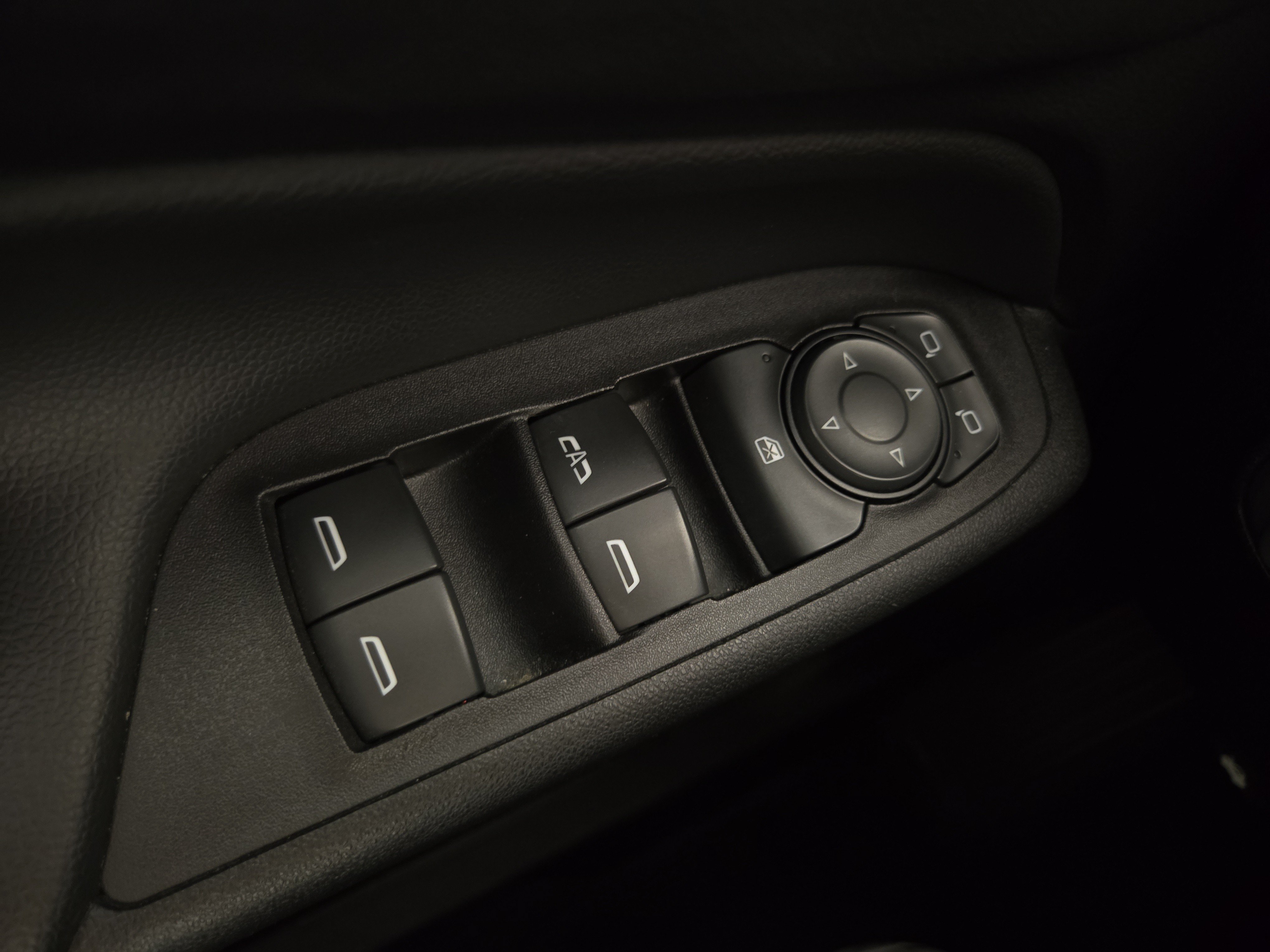 Used 2019 Chevrolet Equinox LT w/ Sun & Navigation Package FWD image 28