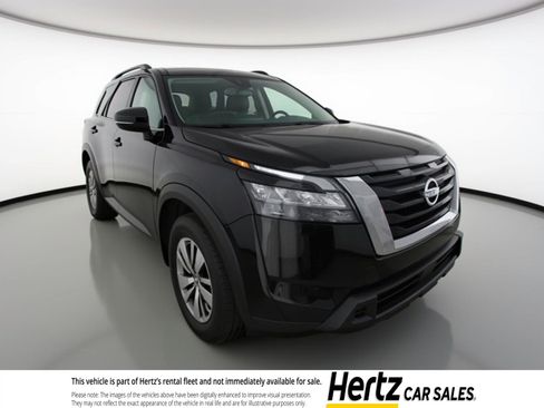 Used 2025 Nissan Pathfinder SV image 1