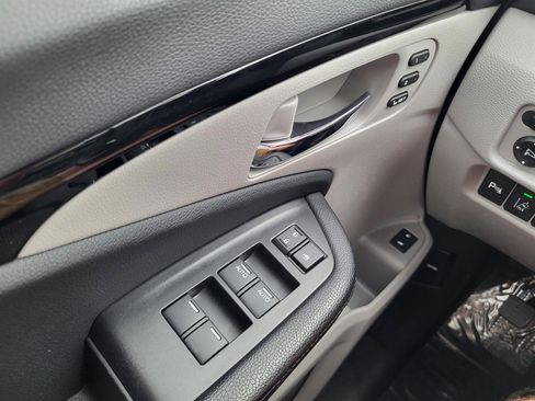 Used 2017 Honda Pilot Touring image 24