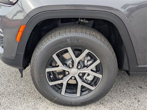 New 2025 Jeep Grand Cherokee Limited w/ Luxury Tech Group II image 10