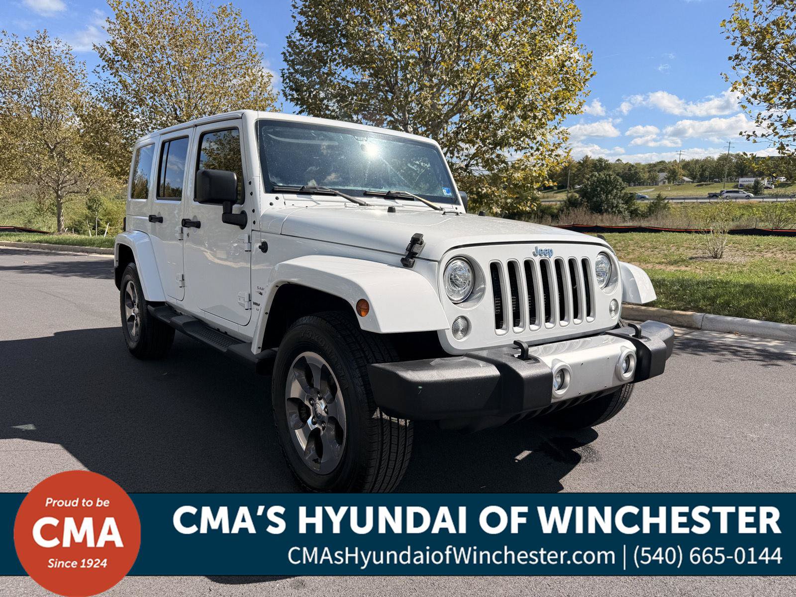 Used 2018 Jeep Wrangler Unlimited Sahara w/ Connectivity Group AWD/4WD image 1
