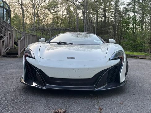 Used 2015 McLaren 650S Spider RWD image 5