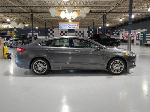 Used 2016 Ford Fusion SE w/ Equipment Group 202A FWD image 7