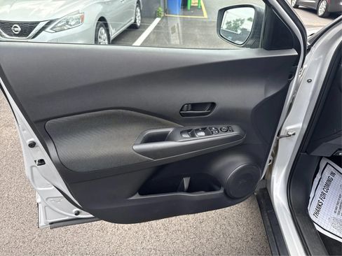Used 2018 Nissan Kicks S FWD image 19