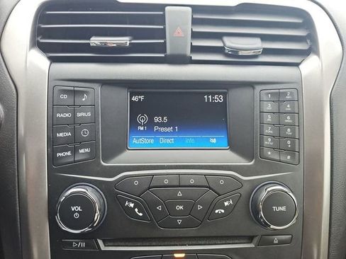 Used 2017 Ford Fusion SE image 14