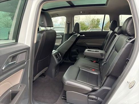 Used 2023 Volkswagen Atlas SE w/ Panoramic Sunroof Package FWD image 13