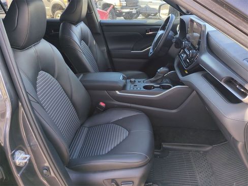 Used 2024 Toyota Highlander XSE image 24