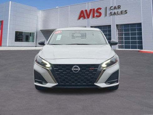 Used 2025 Nissan Altima 2.5 SR image 2